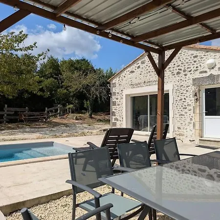 La Maison De Mon Enfance Holiday home Magnac-Lavalette-Villars